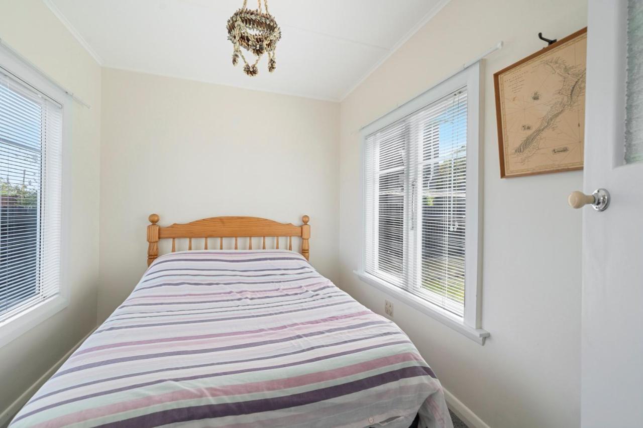 The Green Trout - Paraparaumu Beach Holiday Home Dış mekan fotoğraf
